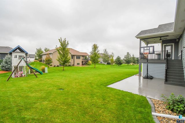 6616 E 33rd St Street, Sioux Falls, SD 57110