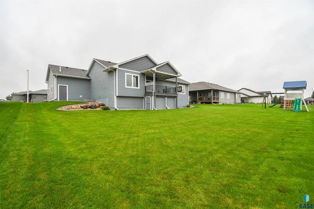 6616 E 33rd St Street, Sioux Falls, SD 57110