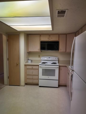 833 Country Club Drive SE APT 1E, Rio Rancho, NM 87124