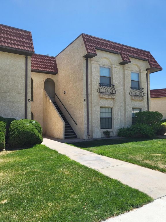 833 Country Club Drive SE APT 1E, Rio Rancho, NM 87124
