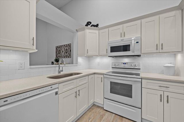 6552 Chasewood Drive F, Jupiter, FL 33458