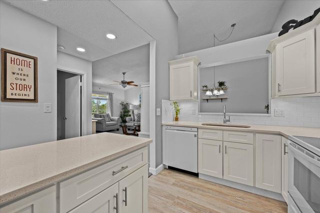 6552 Chasewood Drive F, Jupiter, FL 33458