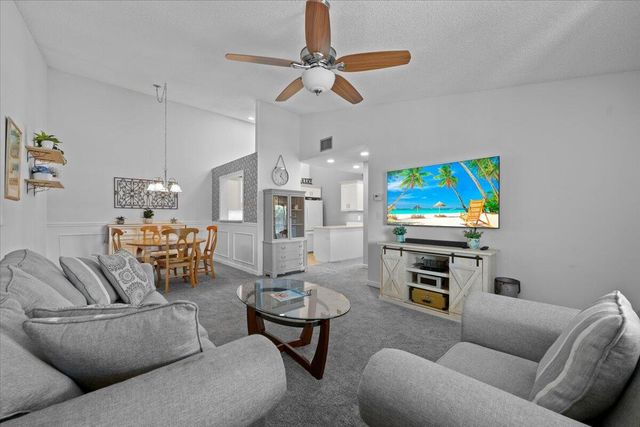 6552 Chasewood Drive F, Jupiter, FL 33458