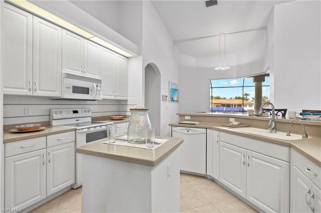 1811 SE 37th TER, Cape Coral, FL 33904