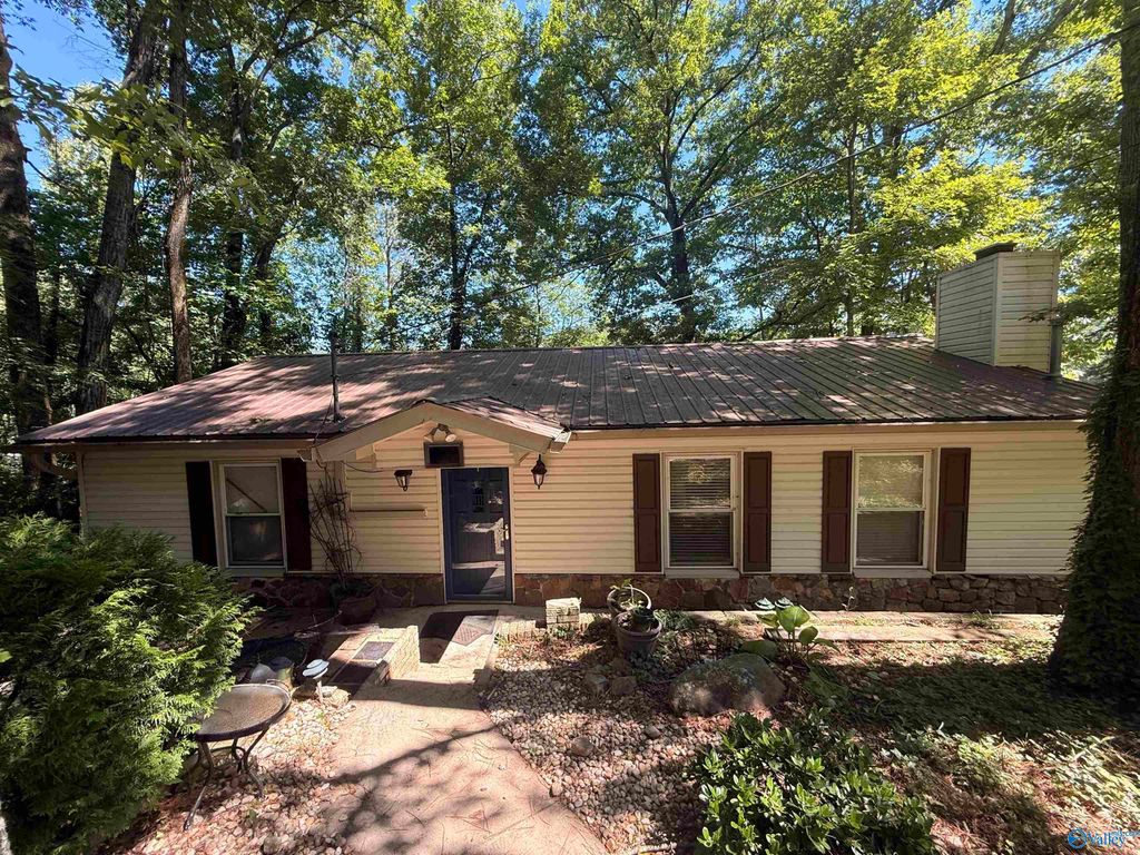 4512 Hideaway Drive, Guntersville, AL 35976