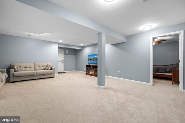 9150 STONEGARDEN DR, Lorton, VA 22079