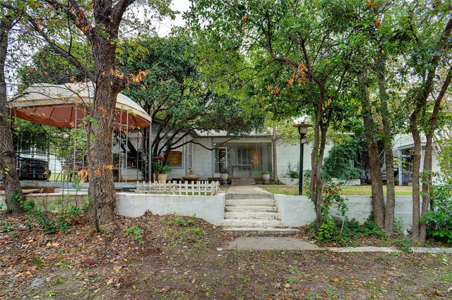 1000 Southeast Parkway, Azle, TX 76020