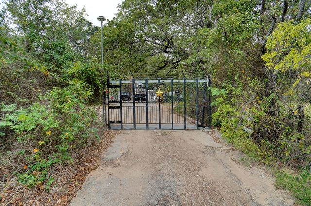 1000 Southeast Parkway, Azle, TX 76020