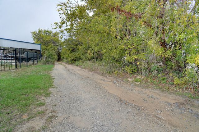 1000 Southeast Parkway, Azle, TX 76020