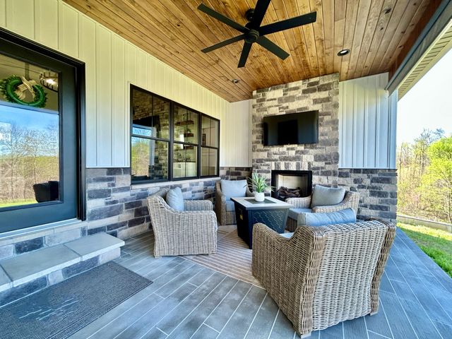 808 Goldenberg Lane, Somerset, KY 42503