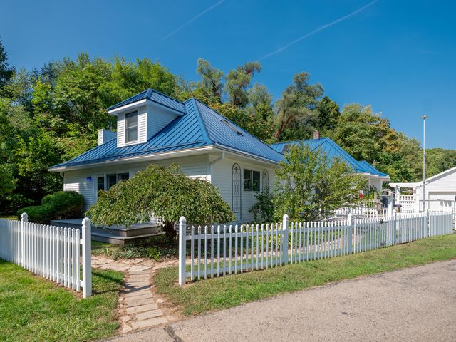 55622 Red Arrow Highway, Lawrence, MI 49064