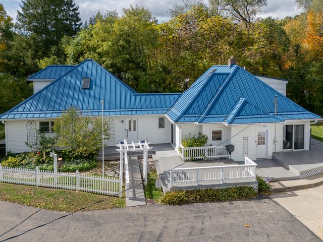 55622 Red Arrow Highway, Lawrence, MI 49064