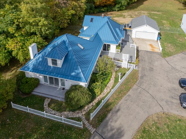 55622 Red Arrow Highway, Lawrence, MI 49064