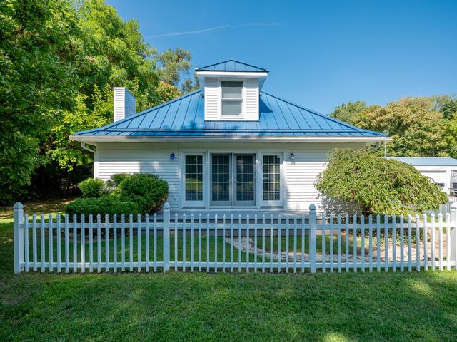 55622 Red Arrow Highway, Lawrence, MI 49064