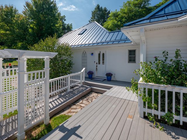 55622 Red Arrow Highway, Lawrence, MI 49064