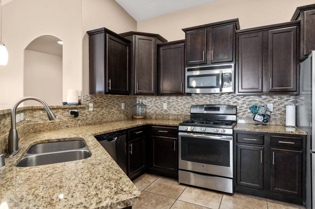 1610 Camino Rustica SW, Los Lunas, NM 87031