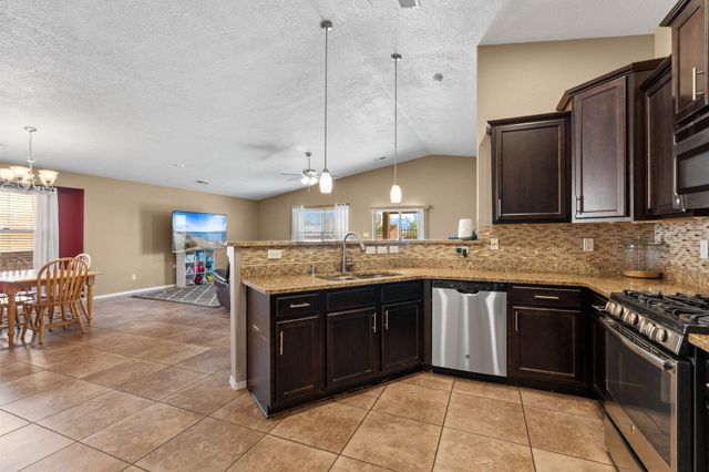 1610 Camino Rustica SW, Los Lunas, NM 87031