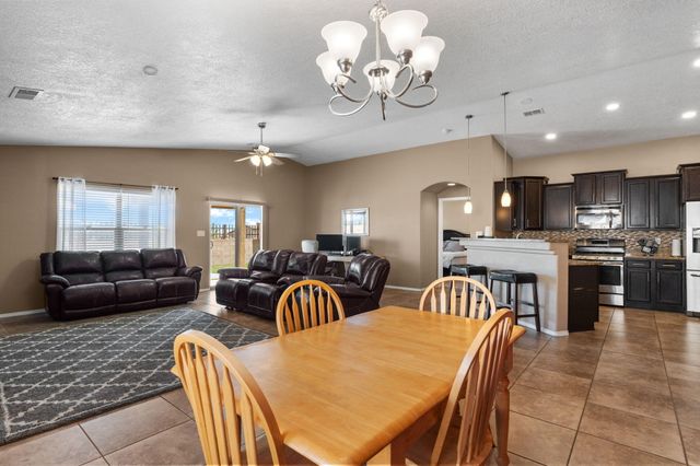 1610 Camino Rustica SW, Los Lunas, NM 87031