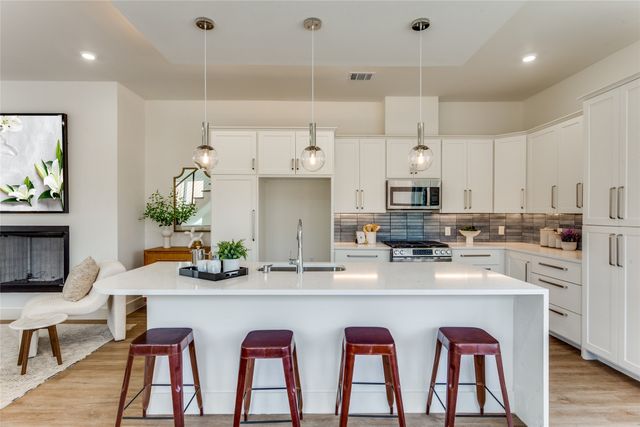 345 College Avenue, Fort Worth, TX 76104