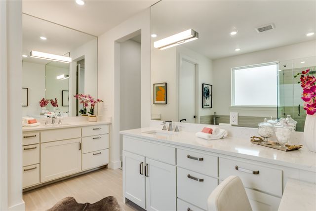345 College Avenue, Fort Worth, TX 76104
