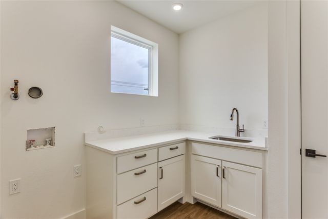 345 College Avenue, Fort Worth, TX 76104