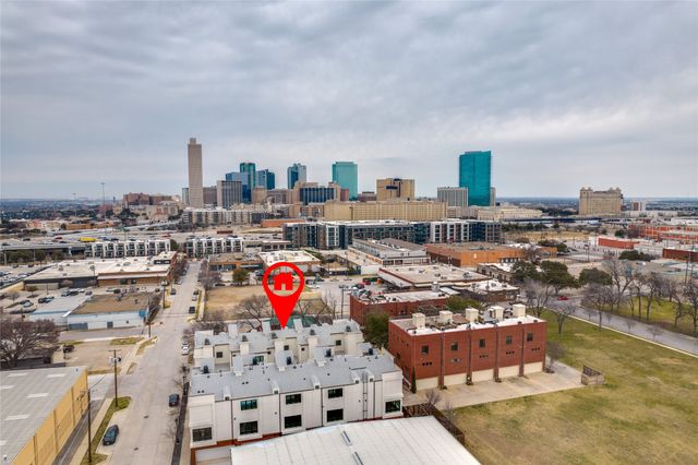 345 College Avenue, Fort Worth, TX 76104