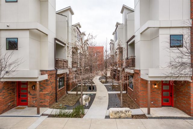 345 College Avenue, Fort Worth, TX 76104