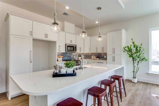 345 College Avenue, Fort Worth, TX 76104