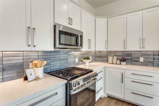 345 College Avenue, Fort Worth, TX 76104