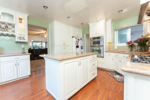 1574 Bluejay Circle, Hanford, CA 93230