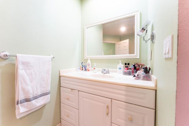 1574 Bluejay Circle, Hanford, CA 93230