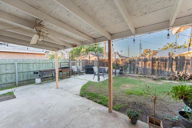 1574 Bluejay Circle, Hanford, CA 93230