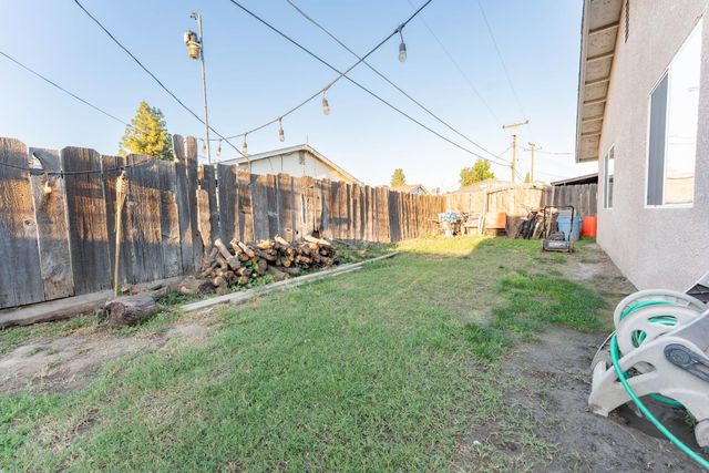 1574 Bluejay Circle, Hanford, CA 93230