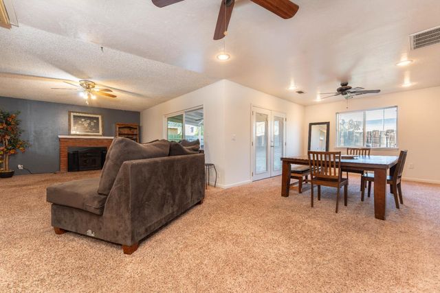 1574 Bluejay Circle, Hanford, CA 93230