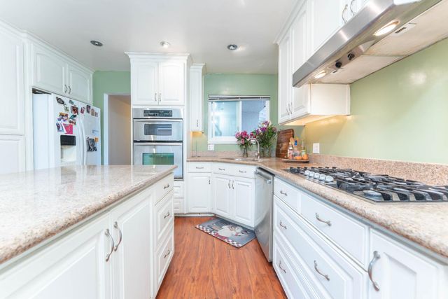 1574 Bluejay Circle, Hanford, CA 93230