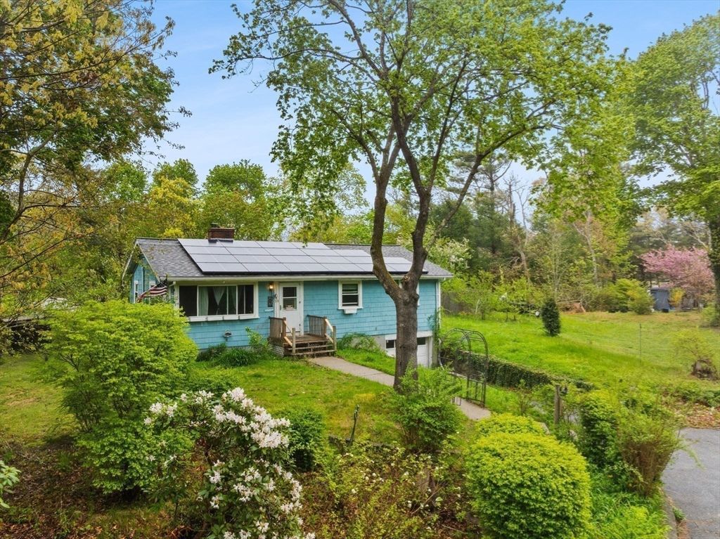 30 Trowbridge Rd, Bourne, MA 02532