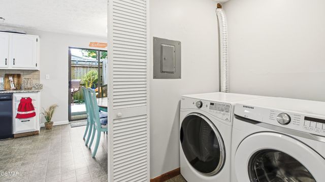 625 S Asbury Dr Apt 11, Pigeon Forge, TN 37863