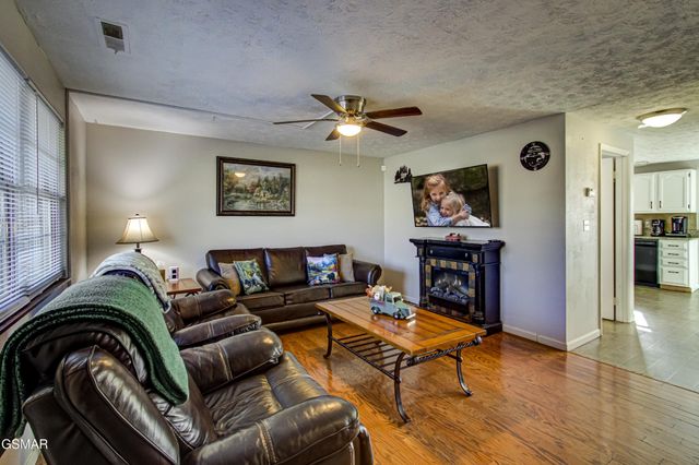 625 S Asbury Dr Apt 11, Pigeon Forge, TN 37863