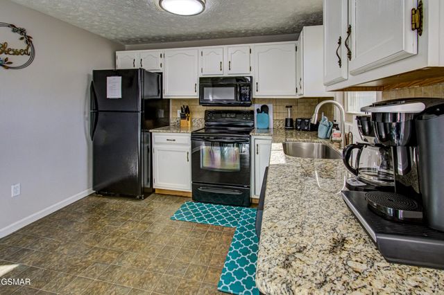 625 S Asbury Dr Apt 11, Pigeon Forge, TN 37863