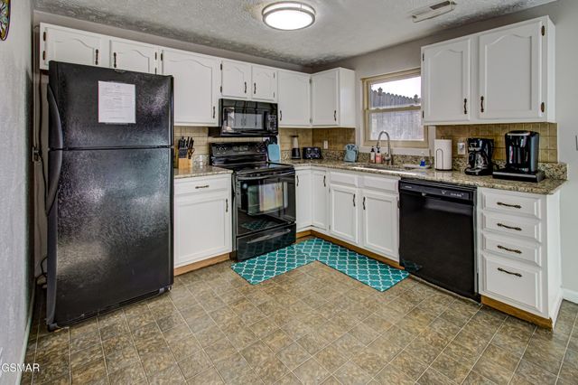 625 S Asbury Dr Apt 11, Pigeon Forge, TN 37863