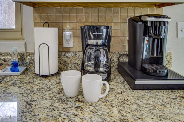 625 S Asbury Dr Apt 11, Pigeon Forge, TN 37863