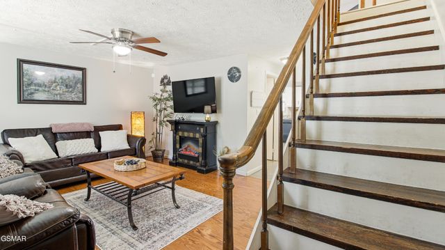 625 S Asbury Dr Apt 11, Pigeon Forge, TN 37863