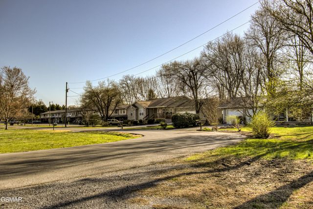 625 S Asbury Dr Apt 11, Pigeon Forge, TN 37863