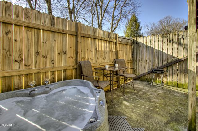 625 S Asbury Dr Apt 11, Pigeon Forge, TN 37863