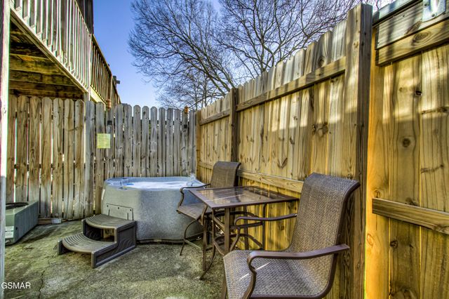 625 S Asbury Dr Apt 11, Pigeon Forge, TN 37863