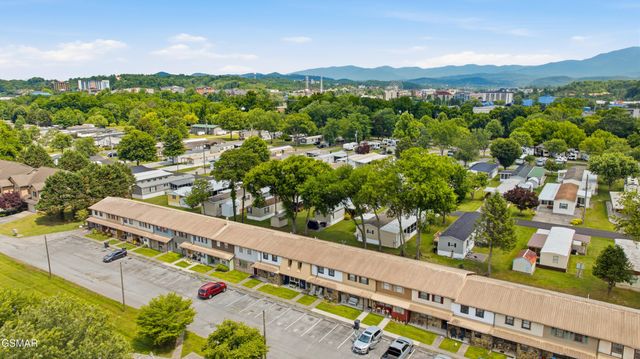 625 S Asbury Dr Apt 11, Pigeon Forge, TN 37863