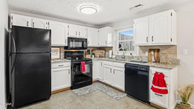 625 S Asbury Dr Apt 11, Pigeon Forge, TN 37863