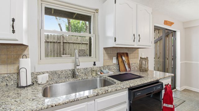 625 S Asbury Dr Apt 11, Pigeon Forge, TN 37863