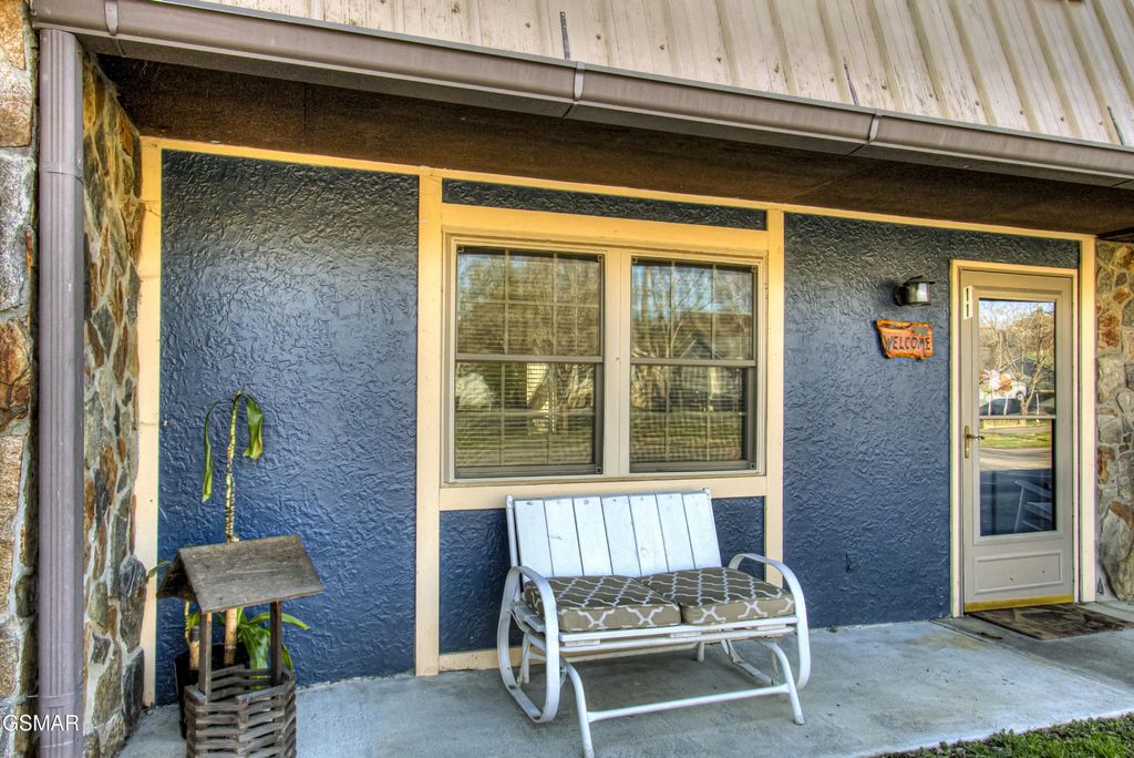 625 S Asbury Dr Apt 11, Pigeon Forge, TN 37863