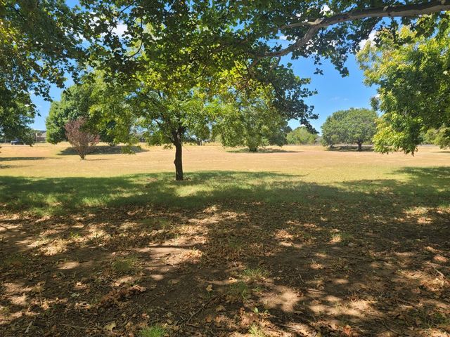 125 E Pleasant Run Road, Cedar Hill, TX 75104
